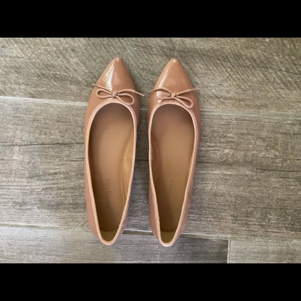 Banana Republic pointed toe patent flats, size 9B